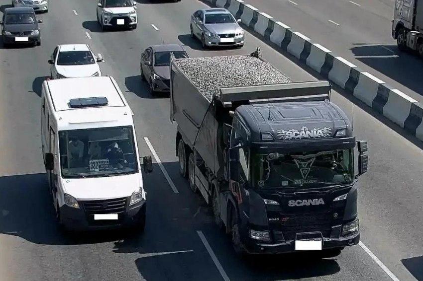 В Новосибирске выявлены массовые нарушения при перевозке стройматериалов В...