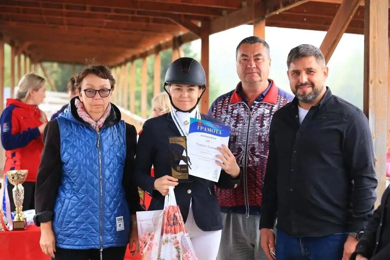 Спортсмены Хакасии взяли главные награды Кубка Сибири по конному спорту....