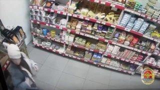 Красноярка вместе с подельником обворовала супермаркеты на 24 тысячи рублей....