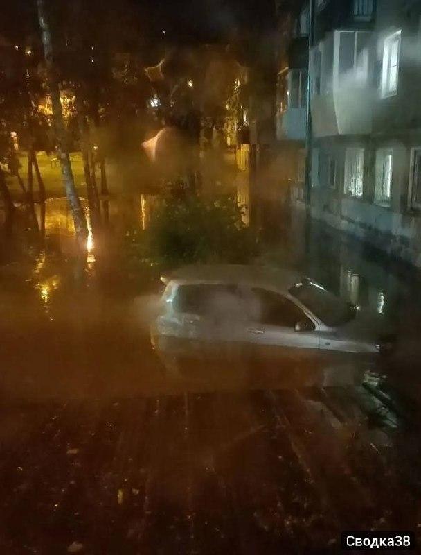 «Приедем в понедельник»: аварийная служба бросила тонущий дом в Иркутске...