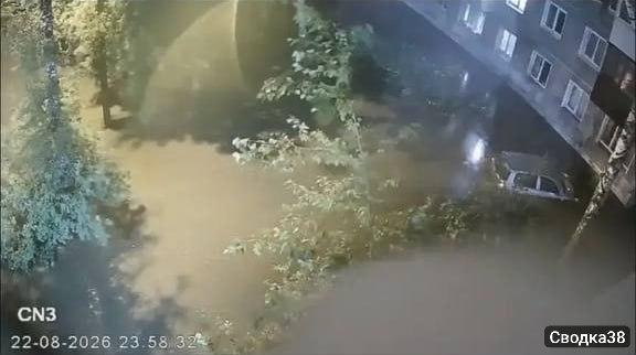 «Приедем в понедельник»: аварийная служба бросила тонущий дом в Иркутске...