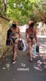В Сочи женщины демонстративно прошлись по городу в купальниках назло критикам