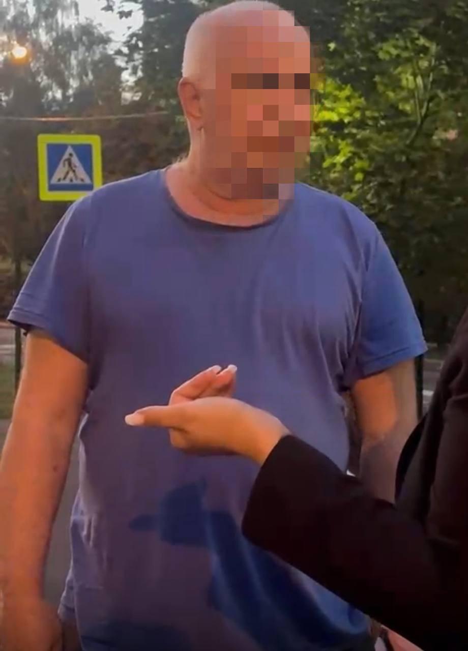 Пенсионер с пистолетом выстрелил в ребёнка из-за шума на площадке, — МВД.