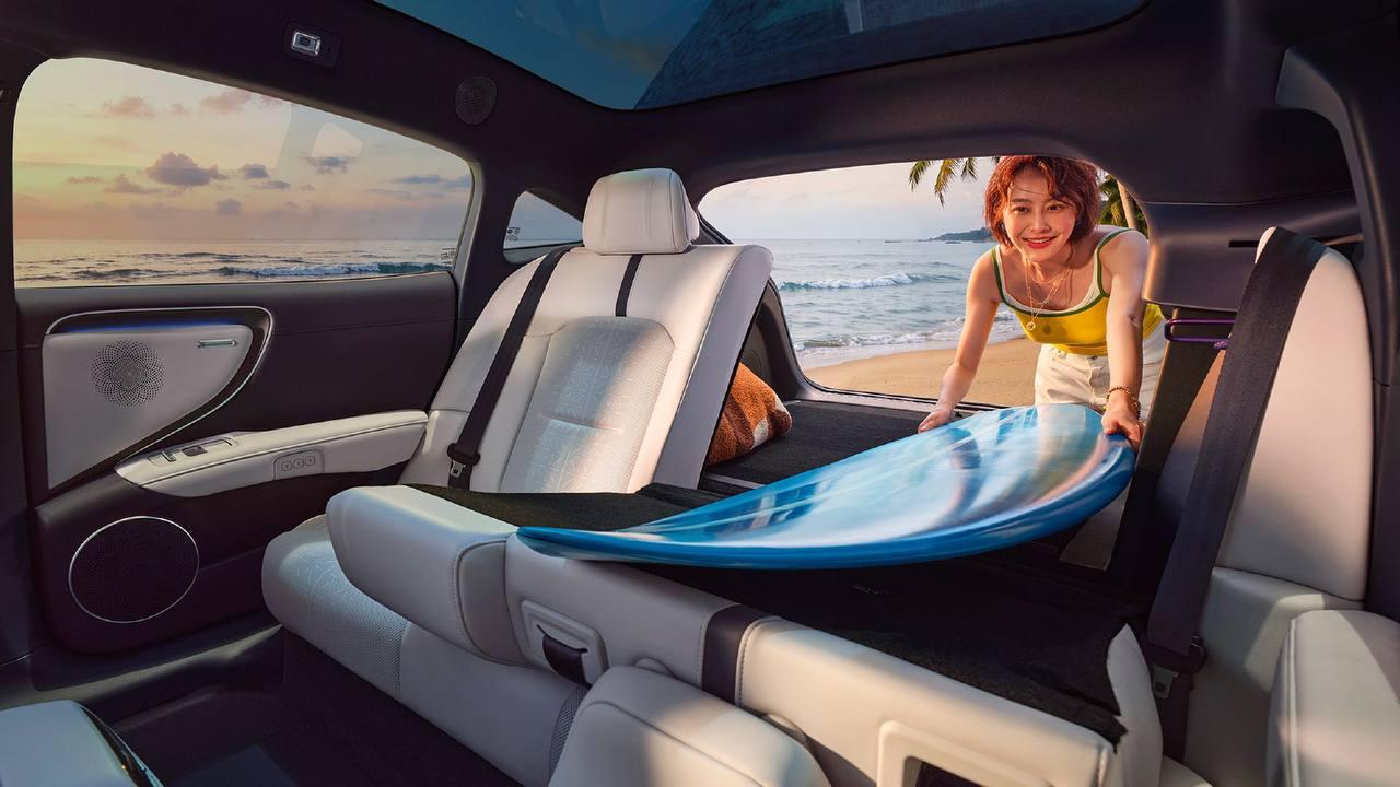 Китайцы выпустили свой Porsche Taycan всего за ₽1,3 миллиона — MG 07 стоит примерно как Lada Vesta.