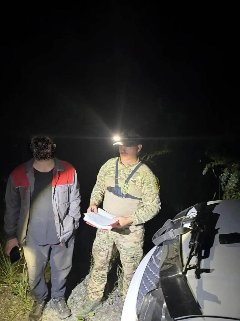 В Таштаголе у троих охотников изъяли карабин и заряженное ружьё