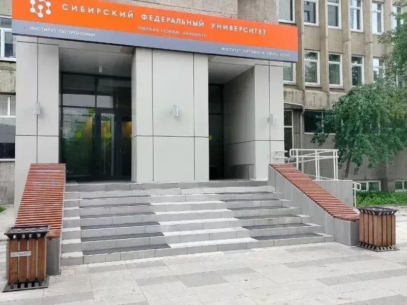 В Красноярске преподаватель СФУ за деньги помогала студенту получать...