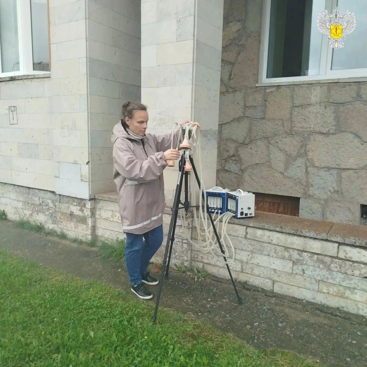 Воздух в Петербурге после пожара на складе на Колпинском шоссе безопасен,...