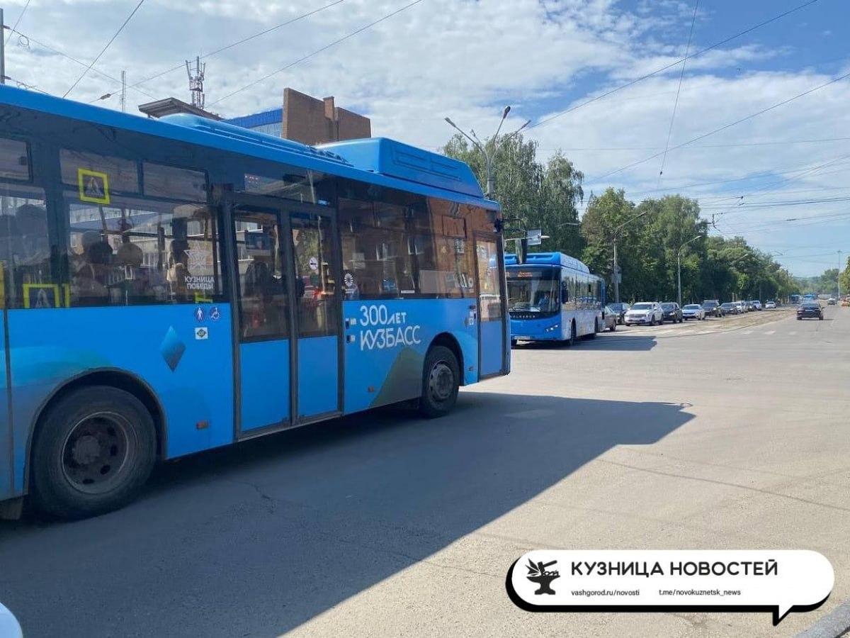 «Вода льётся прямо в салон»: новокузнечане пожаловались на автобусы ПитерАвто