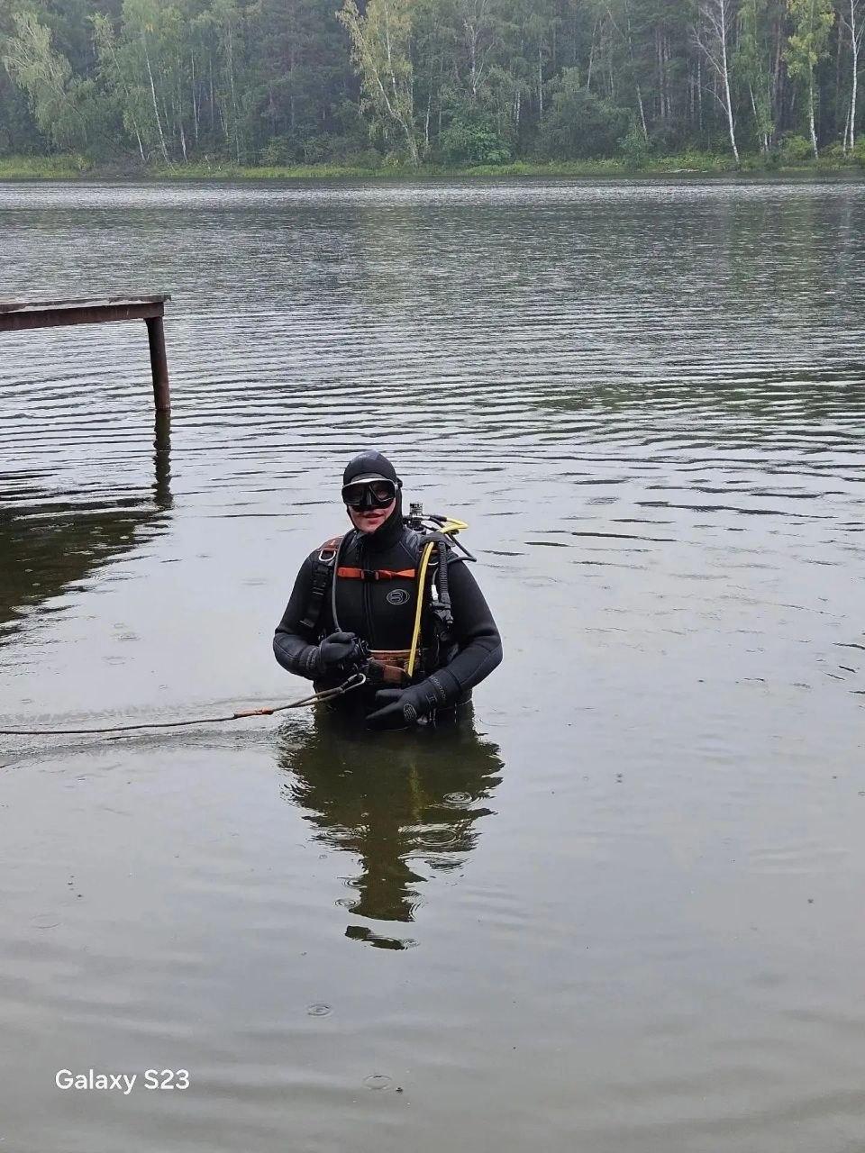 Водолазы спасательного отряда очистили дно озера Айдашка в Ачинском округе