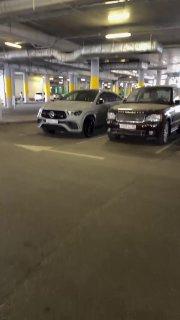 Самый блатной автопарк заметили на парковке столичного ТЦ «Авиапарк»