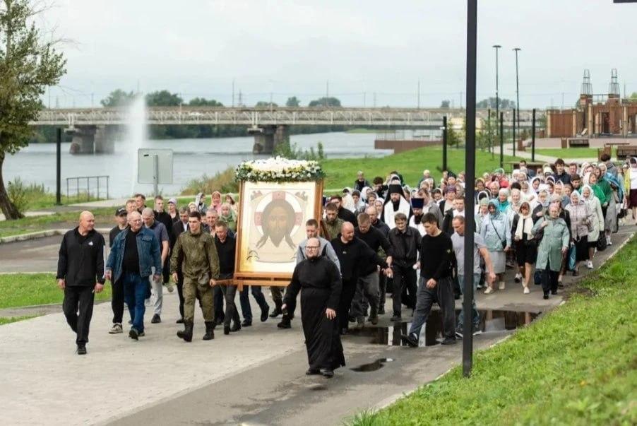 В Канске состоялся общегородской крестный ход 23 августа, в Неделю 12-ю по...