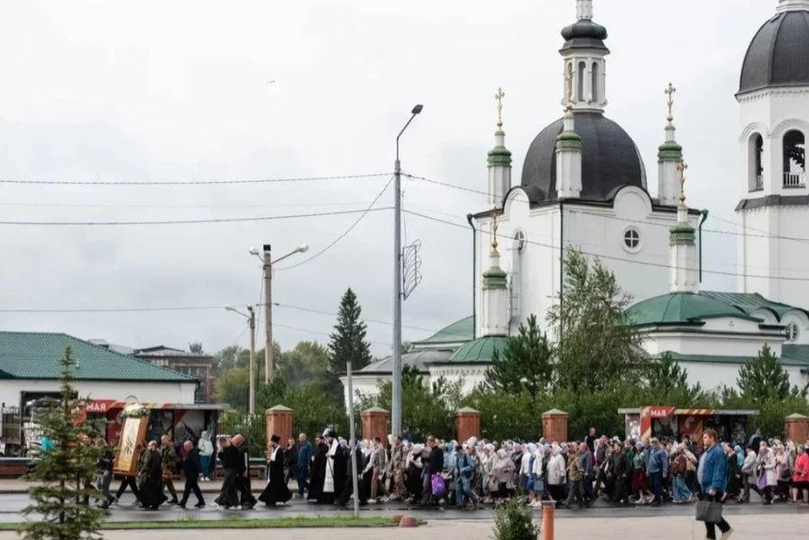 В Канске состоялся общегородской крестный ход 23 августа, в Неделю 12-ю по...