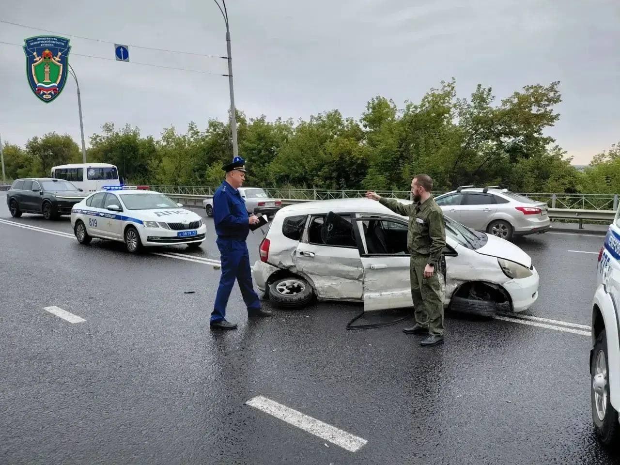 На Кузбасском мосту бесправник насмерть сбил полицейского. Экипаж ГИБДД...