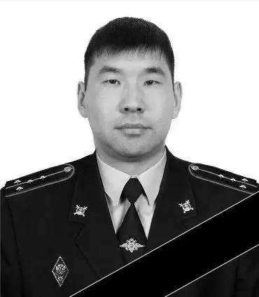 На Кузбасском мосту бесправник насмерть сбил полицейского. Экипаж ГИБДД...
