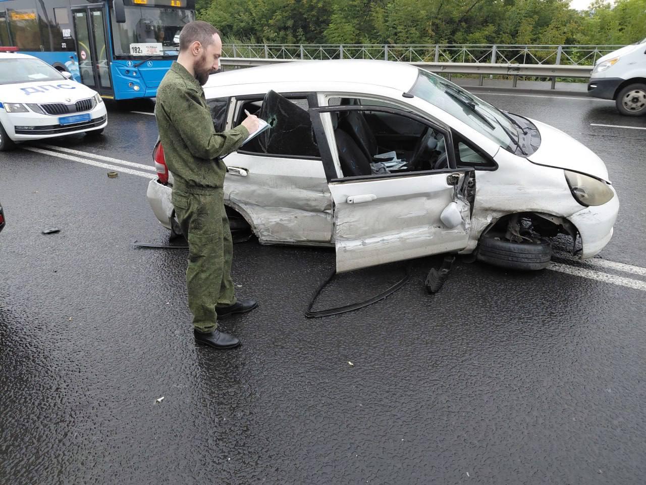 На Кузбасском мосту бесправник насмерть сбил полицейского. Экипаж ГИБДД...