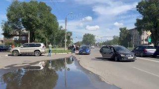 Машина загорелась днем на Гагарина в районе нефтебазы в Абакане. Там...