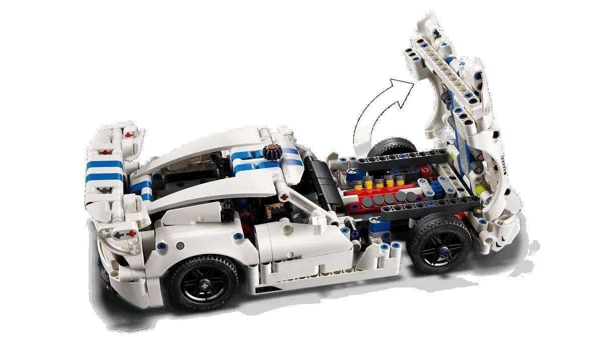LEGO выпустила Dodge Viper GTS-R с рабочим V10 — у модели реально двигаются все десять пластиковых поршней.