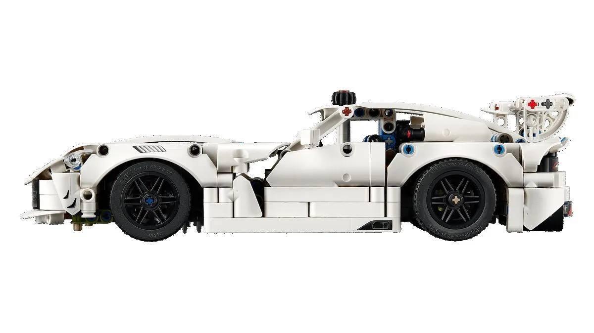 LEGO выпустила Dodge Viper GTS-R с рабочим V10 — у модели реально двигаются все десять пластиковых поршней.