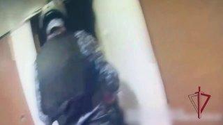 В Москве мужчина от скуки кидал топор в деревья, и прохожий сделал ему...