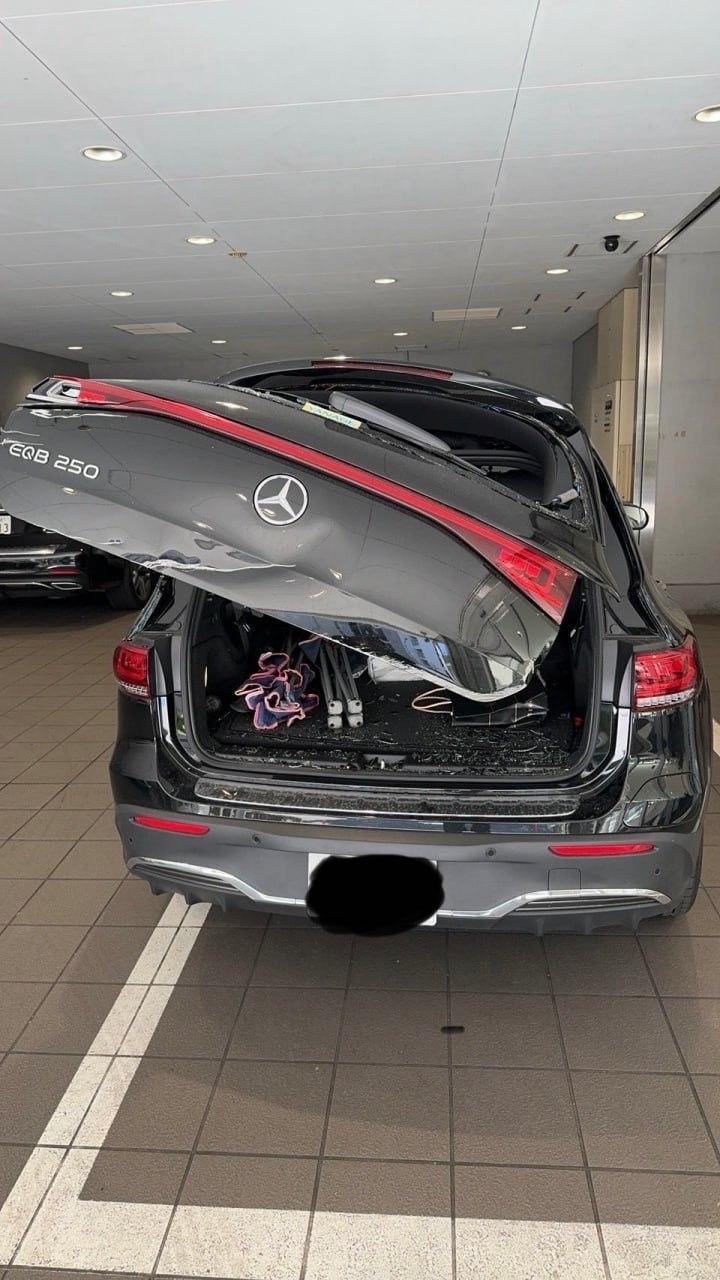 Багажники Mercedes теперь открываются сами по себе — со сбоем столкнулись уже в нескольких странах.