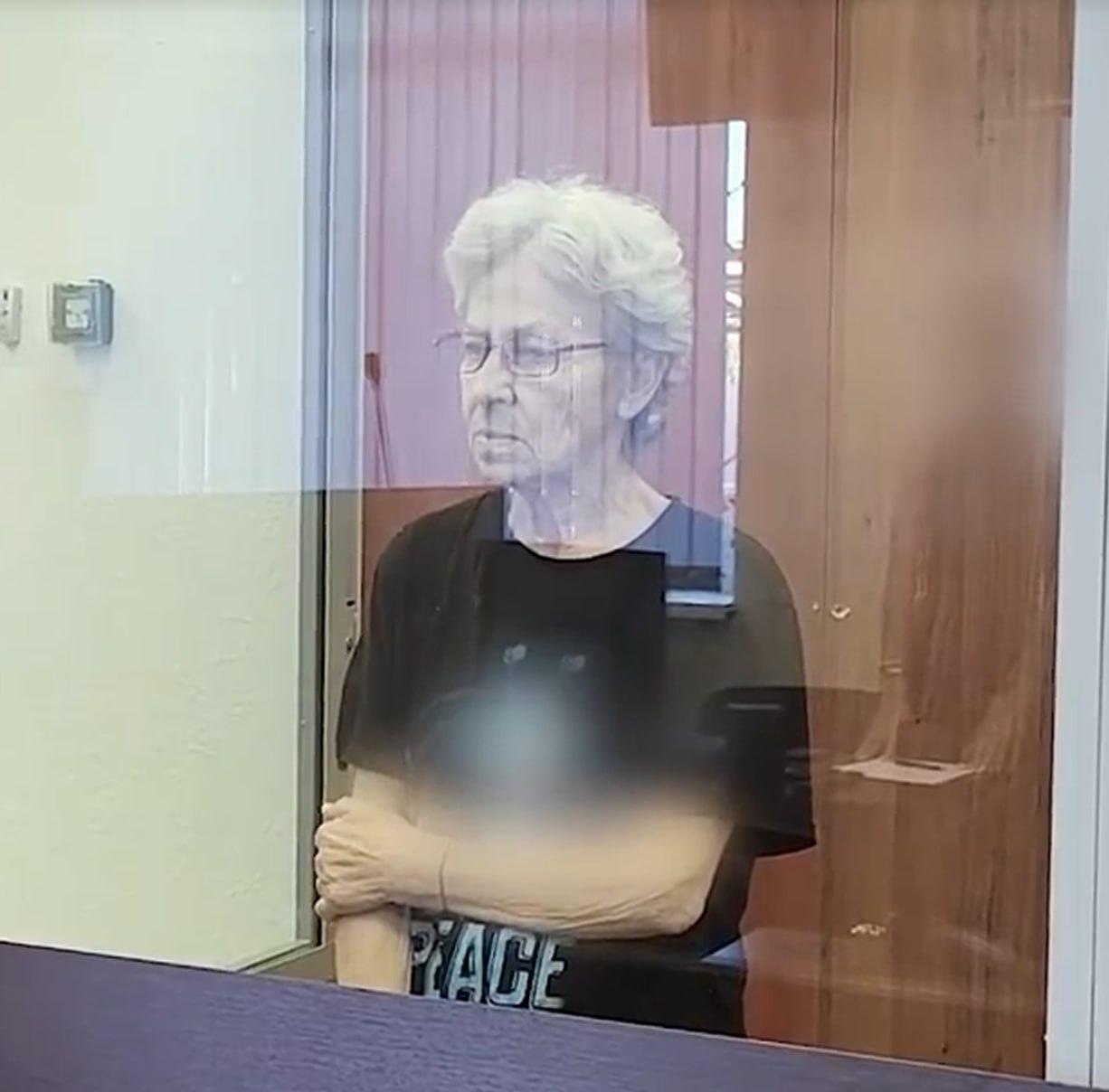 74-летнюю пенсионерку из Бердянска приговорили к 14 годам за перевод 3 тыс. рублей ВСУ.