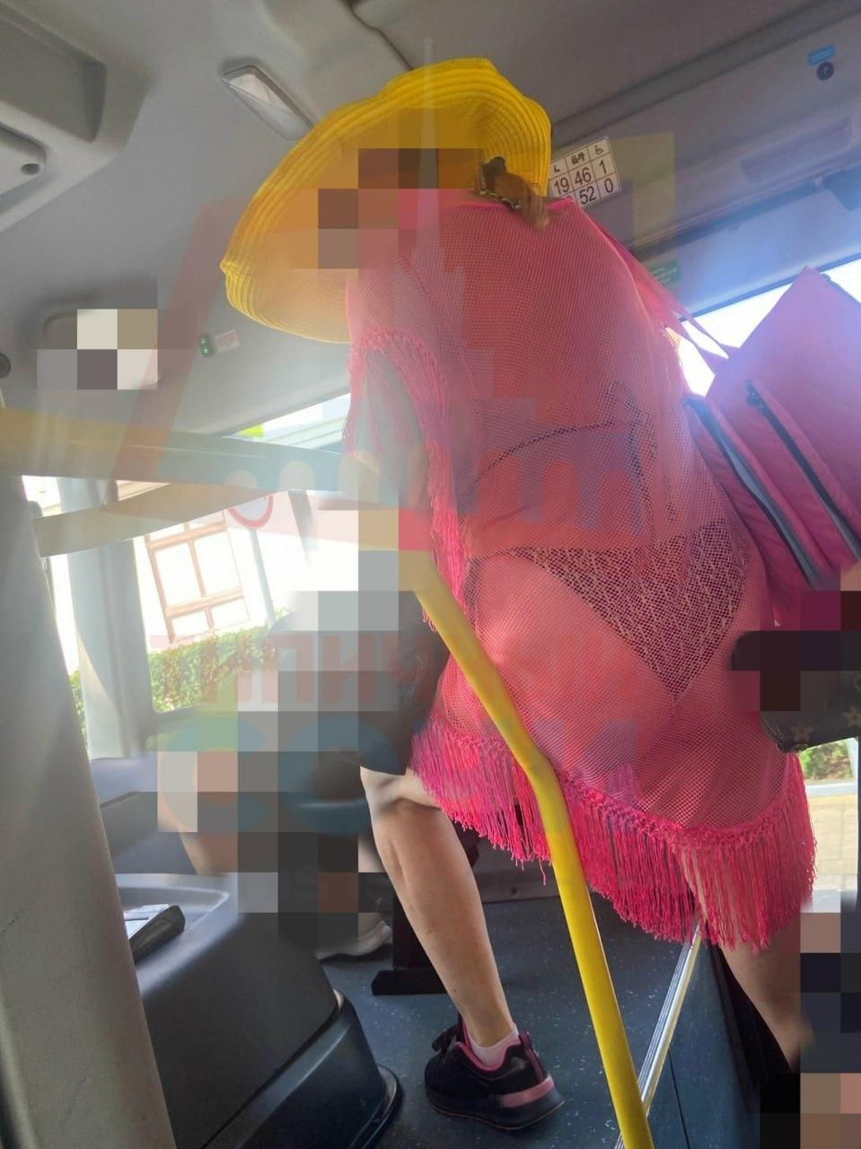 В Сочи пассажирка в купальнике проехалась в автобусе и шокировала местных жителей