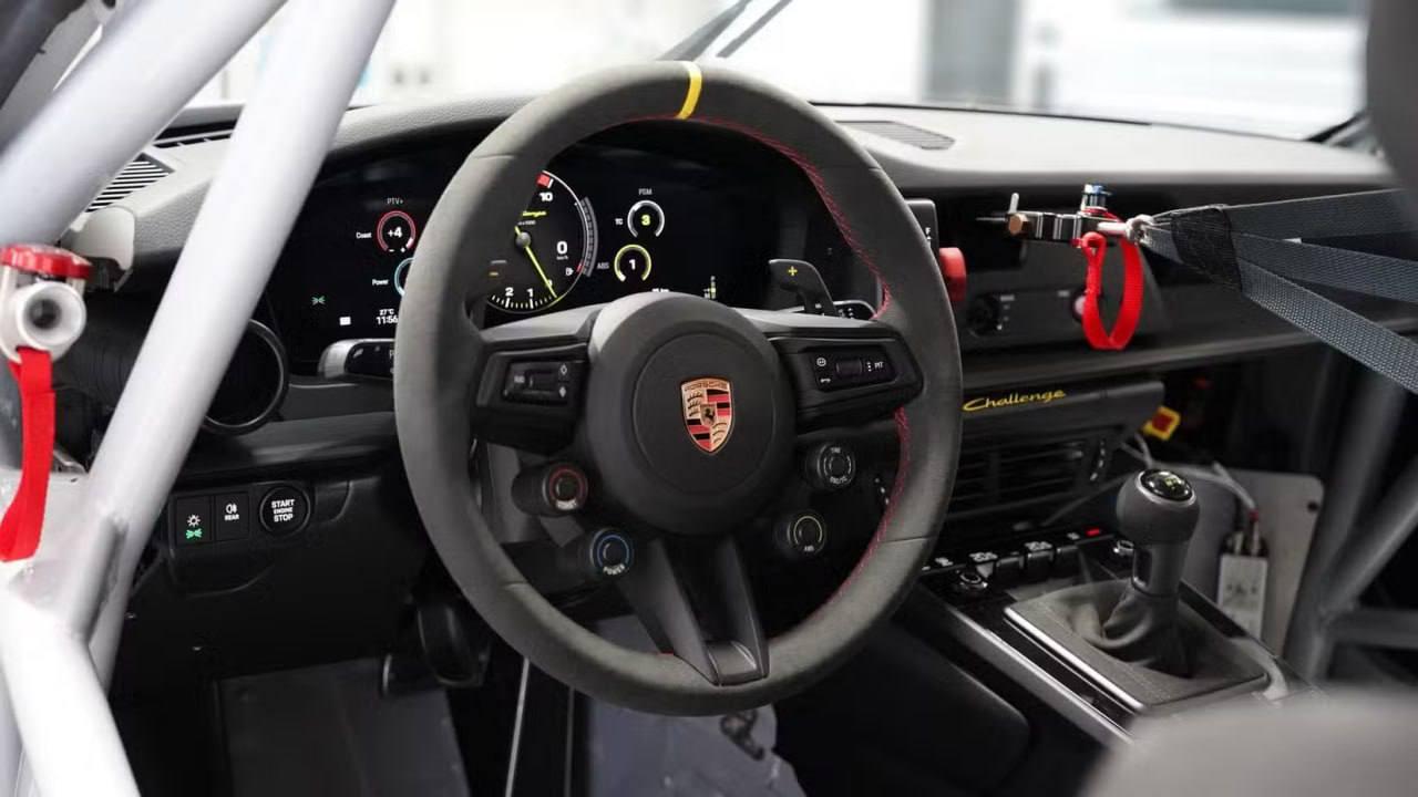 ь Porsche показала самый доступный гоночный 911 — Challenge за $275 тысяч (₽23,7 миллиона).