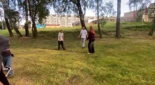 Драку из-за вейпа устроили две школьницы из Беларуси.