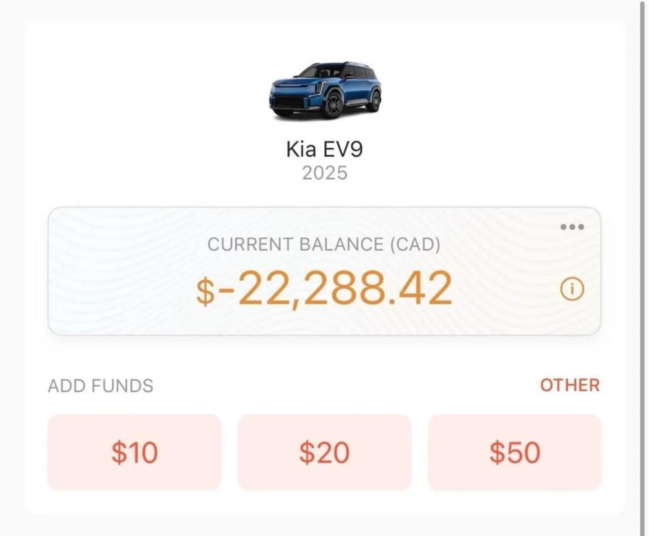 Владелец Kia EV9 зарядил машину на пару долларов, а спустя 15 месяцев получил счёт на безумные $16 тысяч (₽1,3 миллиона).