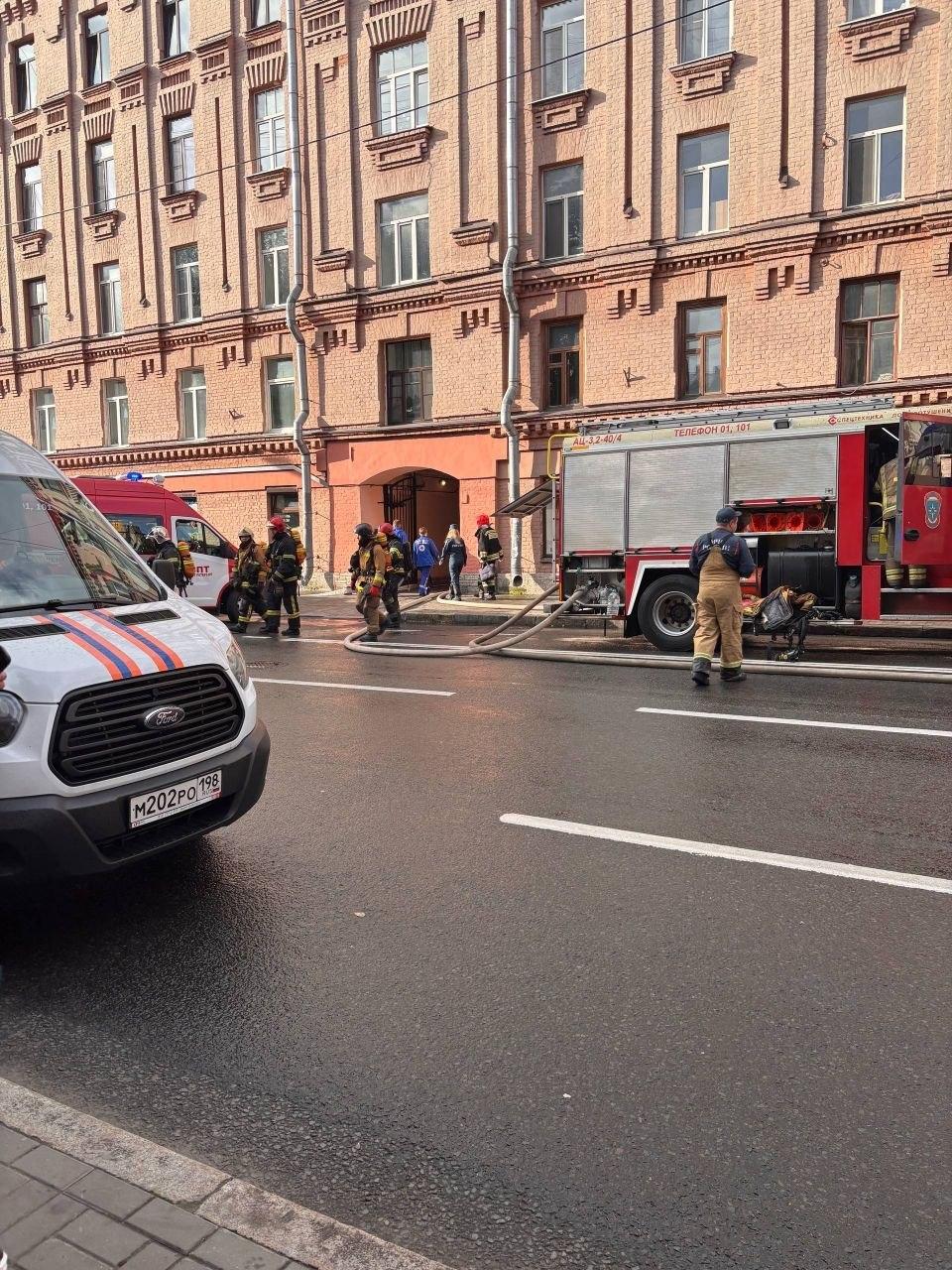 Пожар на Большой Зеленина унес жизнь мужчины
