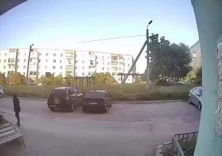 «На колени нах*й! Извиняйся перед ней, тварь, бл*ть!»