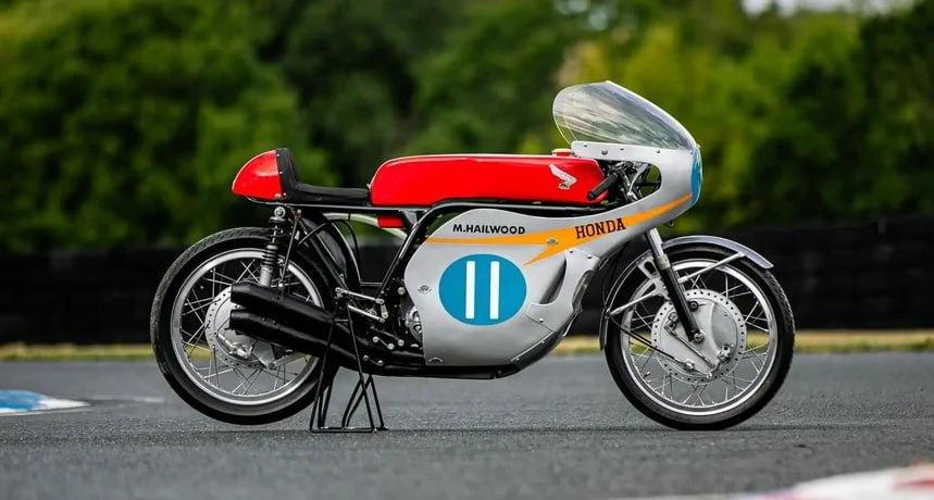 60-летняя Honda может стать самым дорогим мотоциклом в истории — за гоночную RC173 хотят почти £1 миллион.