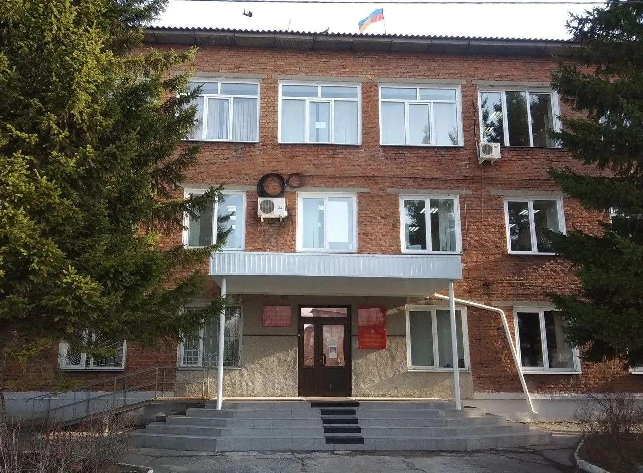 Школу могут закрыть в Боготольском округе В с Поваренкино есть трёхэтажная...