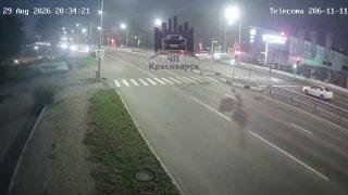 На Шахтёров на пешеходном переходе сбили самокатчика с пассажиром. Для...