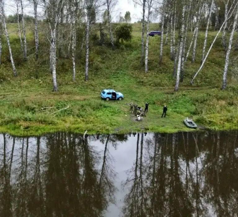 Мужчина погиб при стрельбе в Мошковском районе НСО, ещё двое получили огнестрельные ранения. По факту нападения СК возбудил уголовное дело.