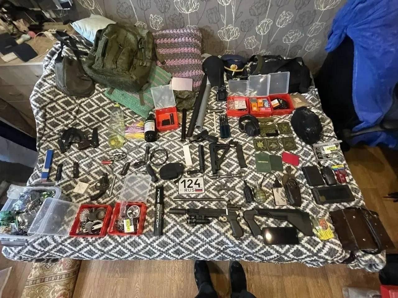 В Красноярске электрослесарь устроил оружейную мастерскую прямо у себя в...