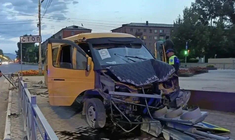 В Кызыле маршрутка сбила пятерых пешеходов, среди них дети. Водитель был без прав