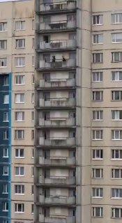 Подростки сбросили электровелосипед с 14-го этажа на улице Хошимина, 5/1.