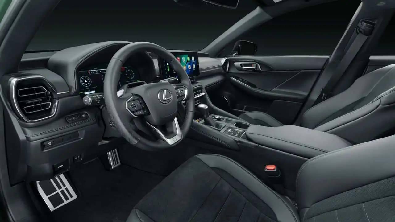 Lexus решил красиво проводить нынешний IS — седан получил лимитированную версию в ядовито-зелёном цвете Envious.