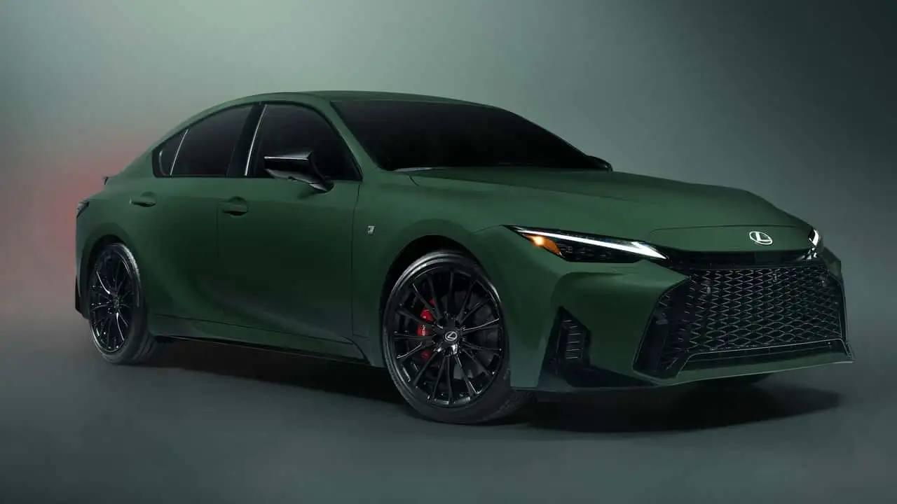 Lexus решил красиво проводить нынешний IS — седан получил лимитированную версию в ядовито-зелёном цвете Envious.