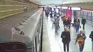 На станции «Марьино» удалось остановить несовершеннолетнего зацепера и не...