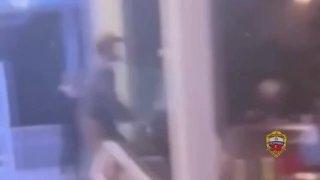 Нетрезвый мужчина избил пенсионера сковородкой возле магазина в Москве...