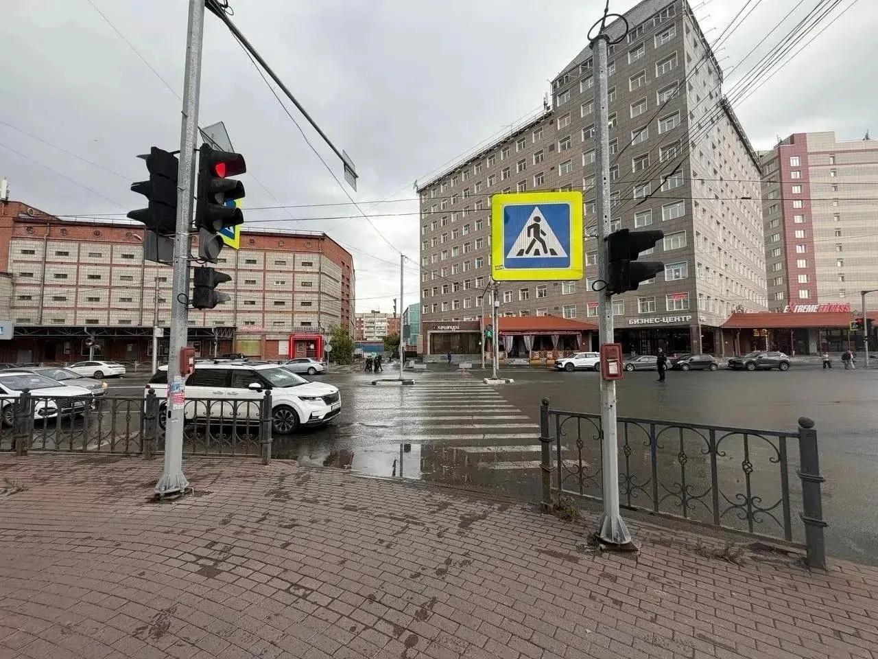 Ребенка сбили на пешеходном переходе на Железнодорожной в Новосибирске В...