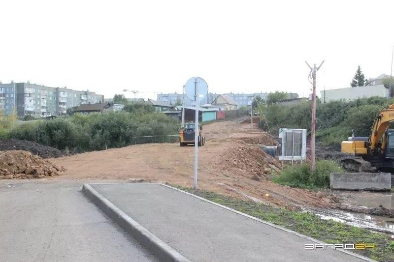 В Ачинске подрядчики срывают сроки благоустройства набережной и берёзовой...