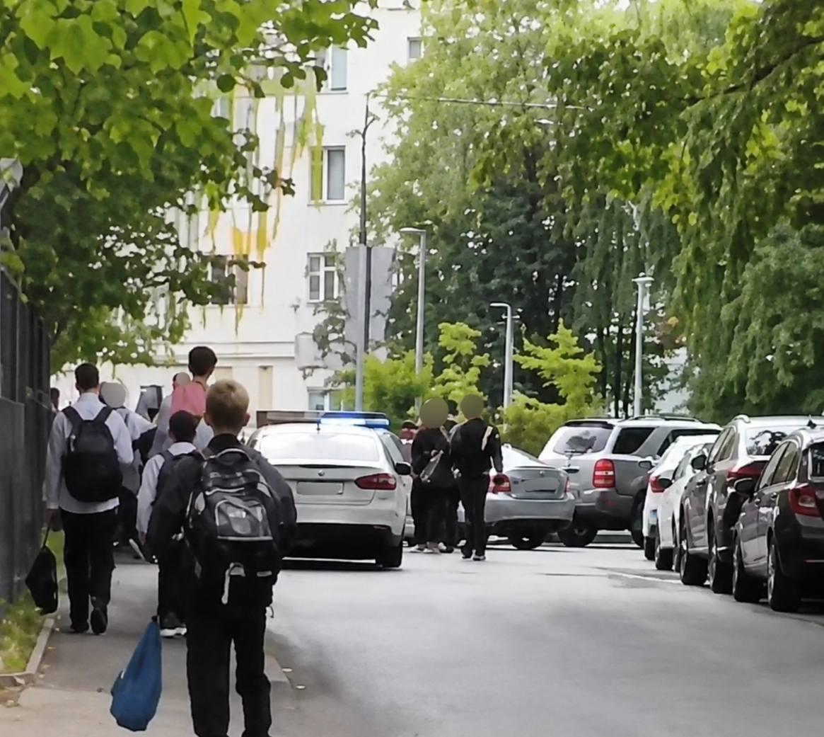 Подросток с ножом напал на учителя в школе Троицка. По словам директора,...
