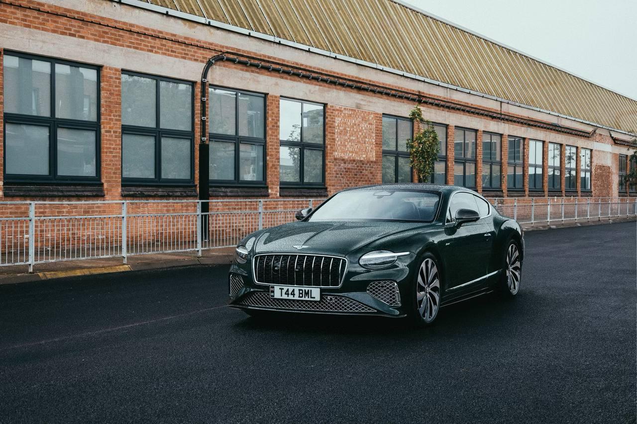 Bentley отметила 80 лет завода в Крю особым Continental GT
