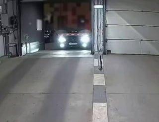 В ЖК «Спутник» водитель так сильно хотел попасть на подземную парковку, что...