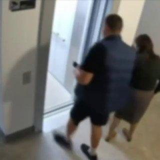 В Челябинске лифт в новом доме рухнул с 10 этажа