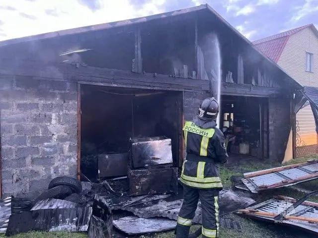 Два гаража сгорели в Ачинском округе Накануне около 5 часов утра в посёлке...