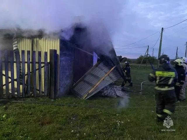 Два гаража сгорели в Ачинском округе Накануне около 5 часов утра в посёлке...